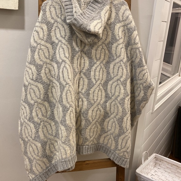 EUC Aerie Hooded Chunky Knit Poncho - Picture 5 of 11